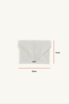 Hélène | Bag | Breakfast Flat の採寸サイズガイド。
上質なベロア生地に繊細なレースをあしらった贅沢な仕立て。深みのある質感が陰影を生み出し、淑女の装いに静かな自信と知的な品格を添えるバッグです。
ホテルステイやラウンジ、旅先のディナーに映える上品でタイムレスなクルーズラインのミニバッグ。
On Elegance. Timeless Travel Wear for Hotel Stay, Lounge and Cruising.