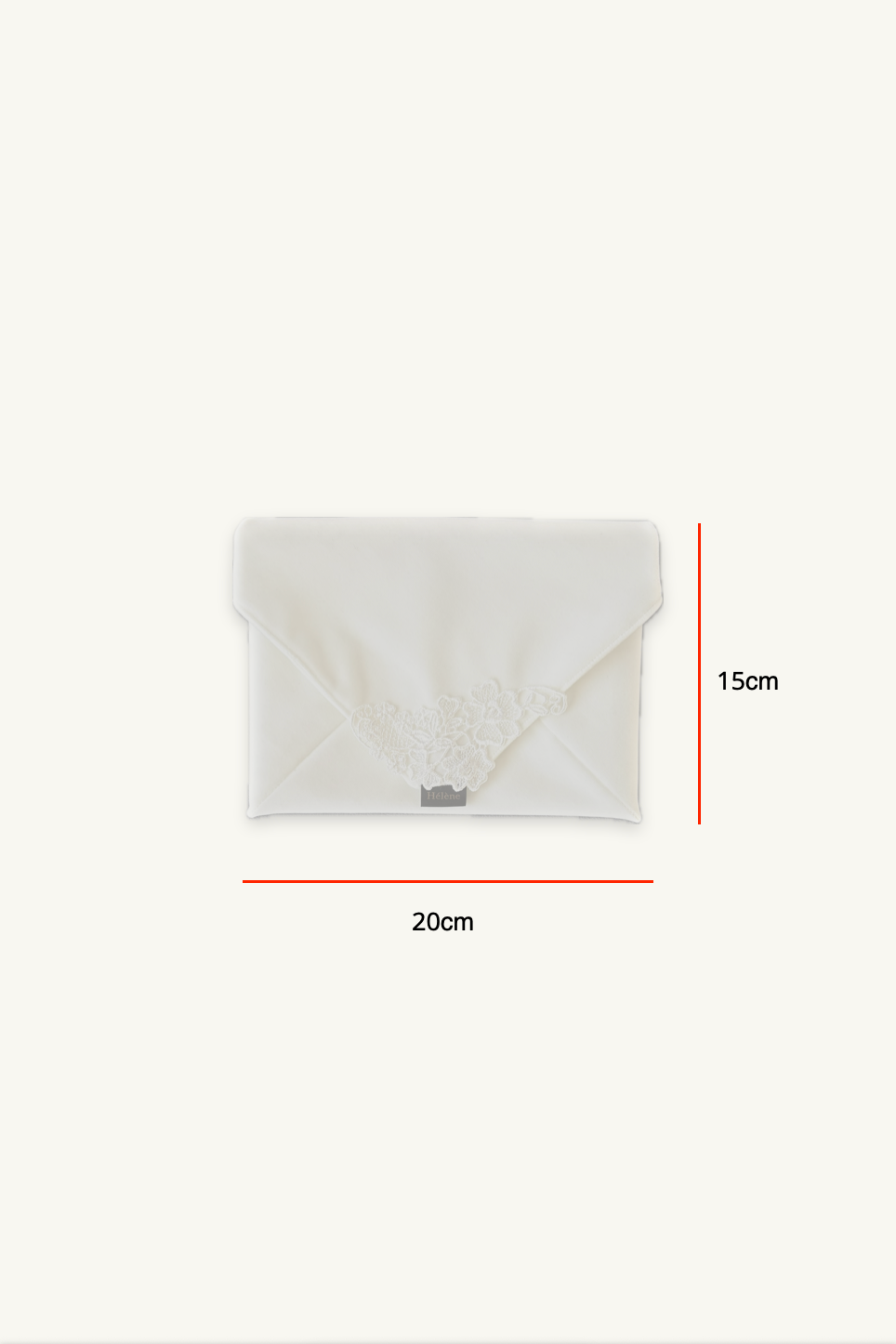 Hélène | Bag | Breakfast Flat の採寸サイズガイド。
上質なベロア生地に繊細なレースをあしらった贅沢な仕立て。深みのある質感が陰影を生み出し、淑女の装いに静かな自信と知的な品格を添えるバッグです。
ホテルステイやラウンジ、旅先のディナーに映える上品でタイムレスなクルーズラインのミニバッグ。
On Elegance. Timeless Travel Wear for Hotel Stay, Lounge and Cruising.
