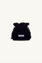 Hélène | Bag | Mademoiselle | Midnight | 
ミニバッグ・マドモアゼル。静寂な真夜中を思わせるミッドナイトブラックのベロアが、ジルコニアの輝きを星のように引き立てます。
On Elegance .
