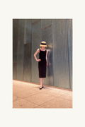 Hélène | Hélène First Dress | Black | 
端正なシルエットが自信を宿す、凛としたリトルブラックドレス。
On Elegance .