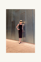 Hélène | Hélène First Dress | Black | 
端正なシルエットが自信を宿す、凛としたリトルブラックドレス。
On Elegance .