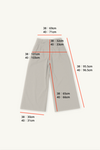 Hélène | Pants | Camille の採寸サイズガイド。
機内ウェアとしても品格を保ち、ホテルステイやラウンジ、旅先のディナーに映える上品でタイムレスなクルーズラインのパンツ。
On Elegance. Timeless Travel Wear for Hotel Stay, Lounge and Cruising.