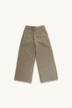 Hélène Pants | Camille | Toffee | 芳醇なトフィーカラーが描く、カミーユ・パンツの優雅なドレープ | On Elegance .