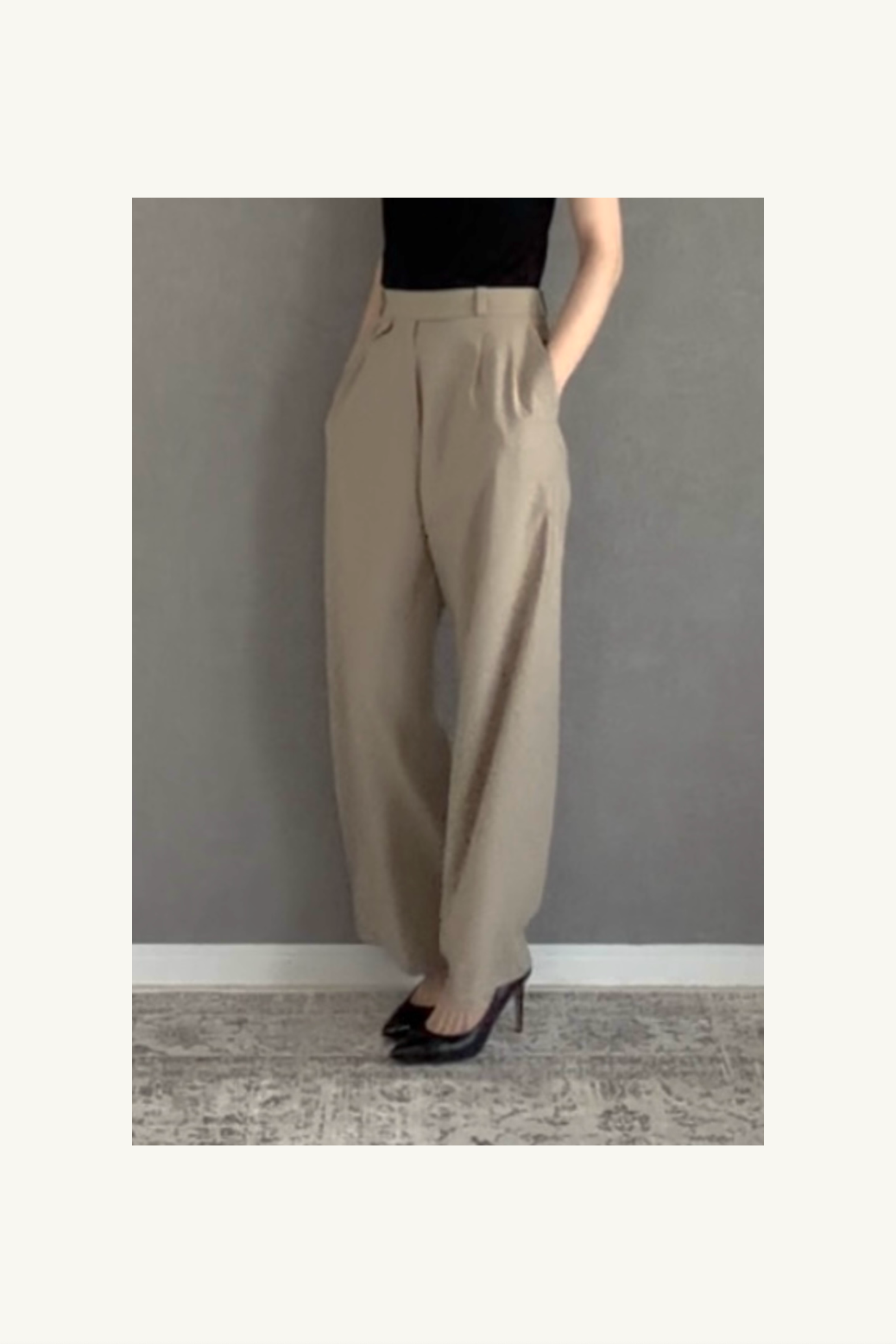 Hélène Pants | Camille | Toffee | 芳醇なトフィーカラーが描く、カミーユ・パンツの優雅なドレープ | On Elegance .