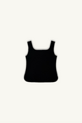 Hélène | Top | Emma | Black | 
タンクトップの完璧なカッティング。
漆黒の静寂を纏う、ブラック。
On Elegance .
