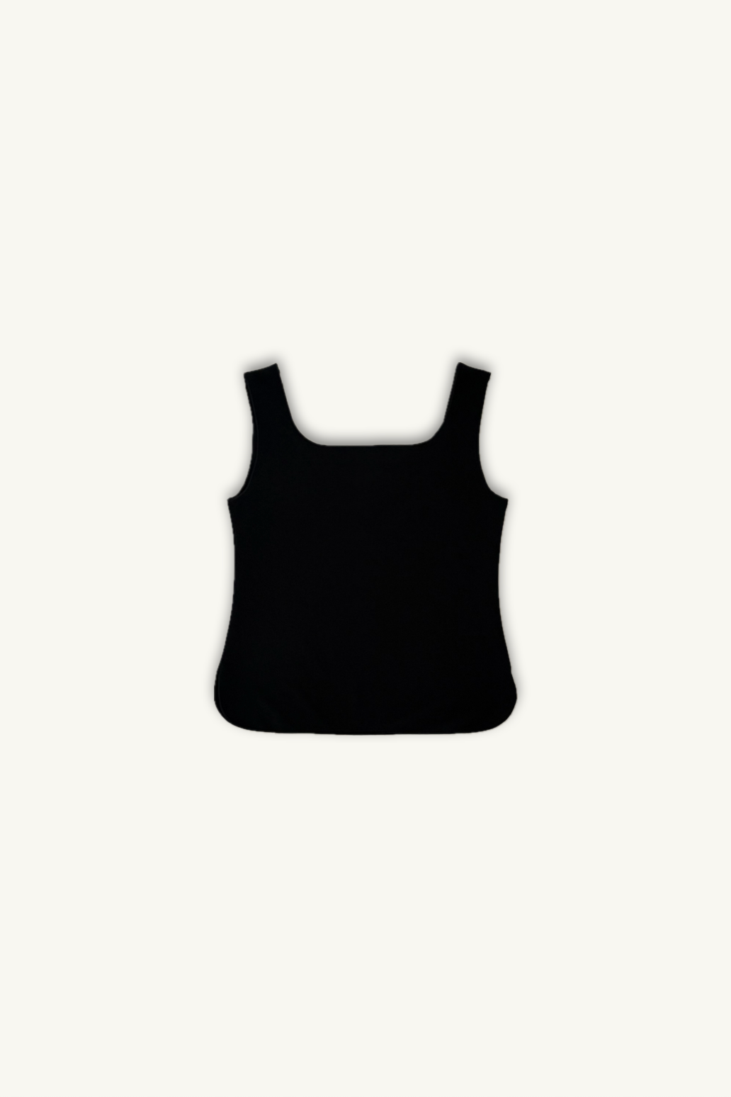 Hélène | Top | Emma | Black | 
タンクトップの完璧なカッティング。
漆黒の静寂を纏う、ブラック。
On Elegance .