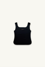 Hélène | Top | Emma | Black | 
タンクトップの完璧なカッティング。
漆黒の静寂を纏う、ブラック。
On Elegance .