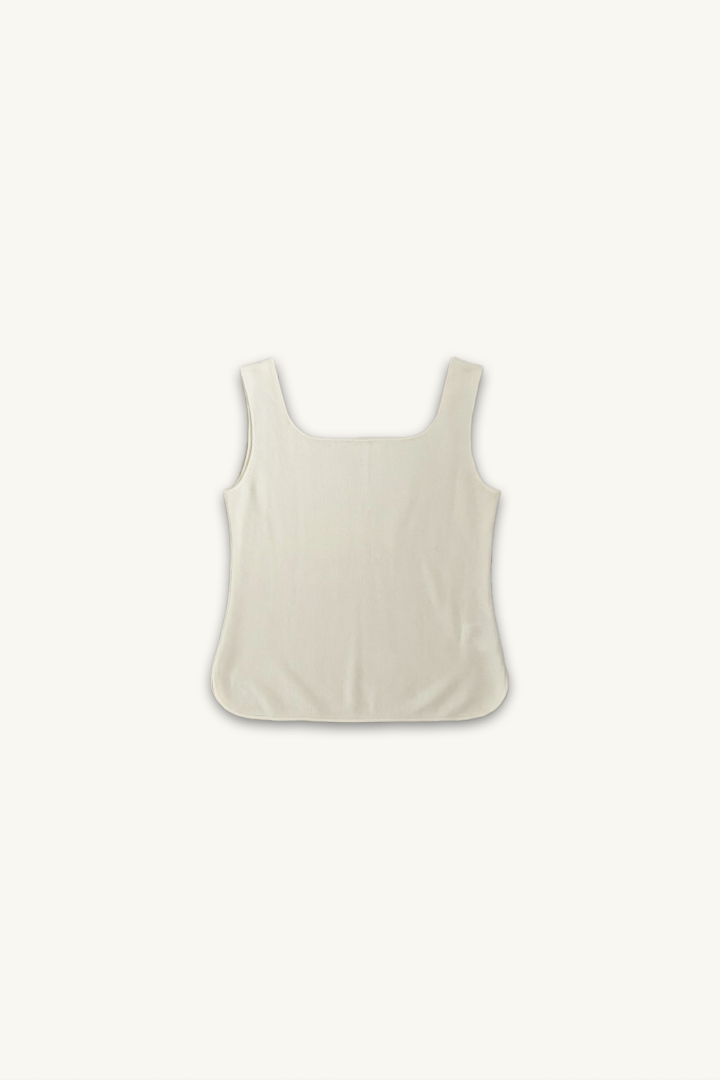 Hélène | Top | Giselle | Ivory | 
知性と気品を際立たせる、ジゼル。
柔らかさが引き立つアイボリー。
On Elegance .