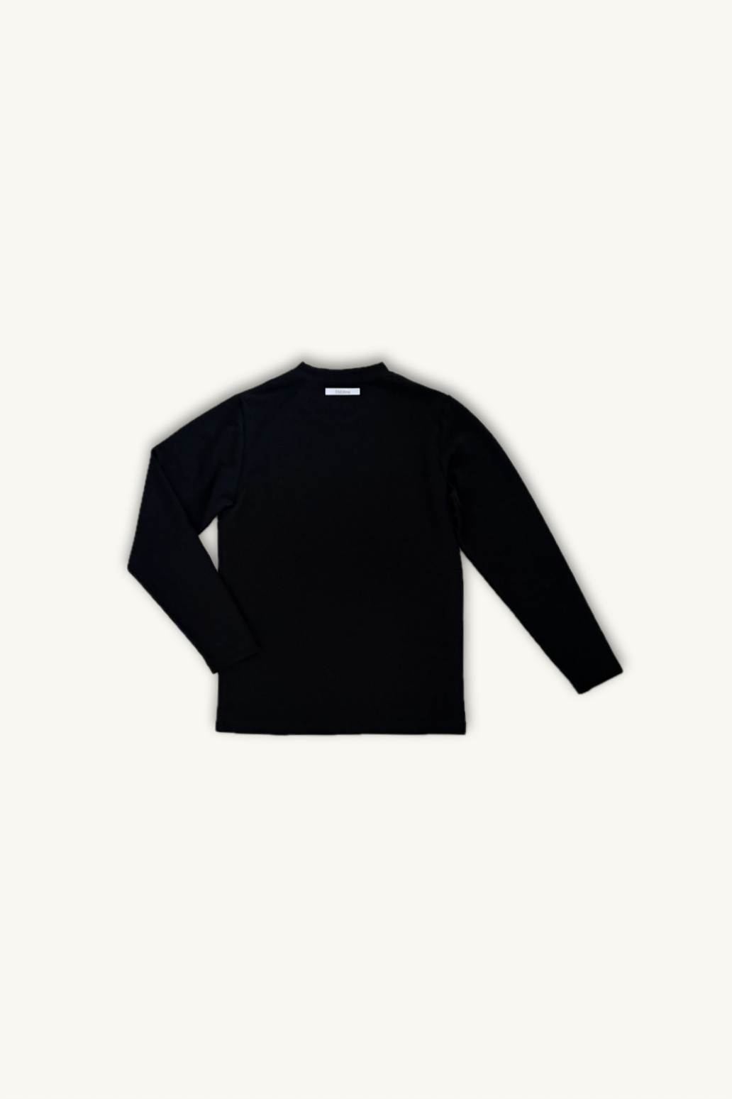 Hélène | Top | Giselle | Black | 
知性と気品を際立たせる、ジゼル。
ロングスリーブのしなやかな黒。
On Elegance .